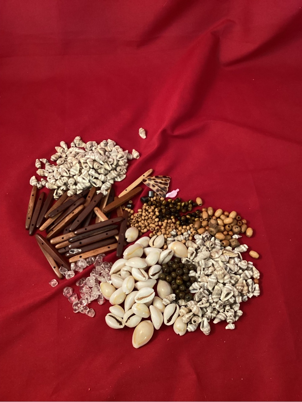 219 grams of assorted beads for jewelry making